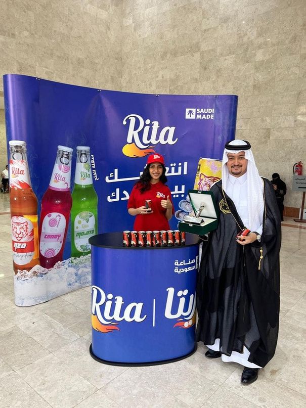 Brand activation stand with promoter in a retail mall